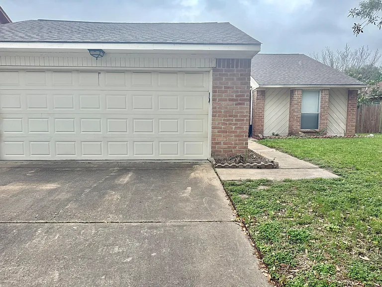 10422 Eagle Glen Dr — Photo 2