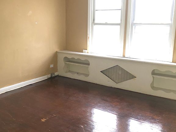 5th image of 3511 Englewood St
