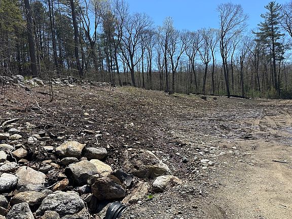 3rd image of 23 Miles Rd