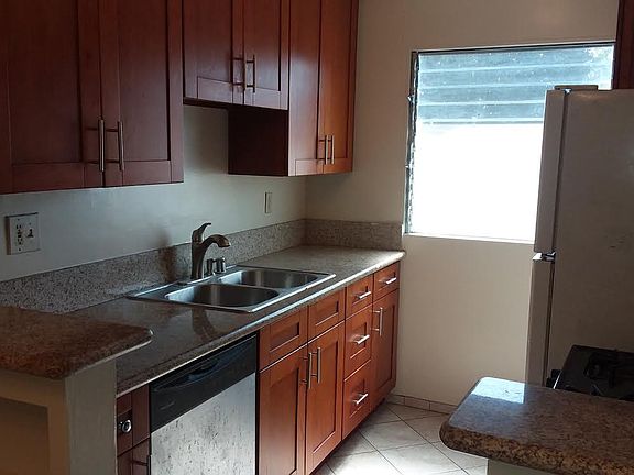 3rd image of 3705 Westwood Blvd #14