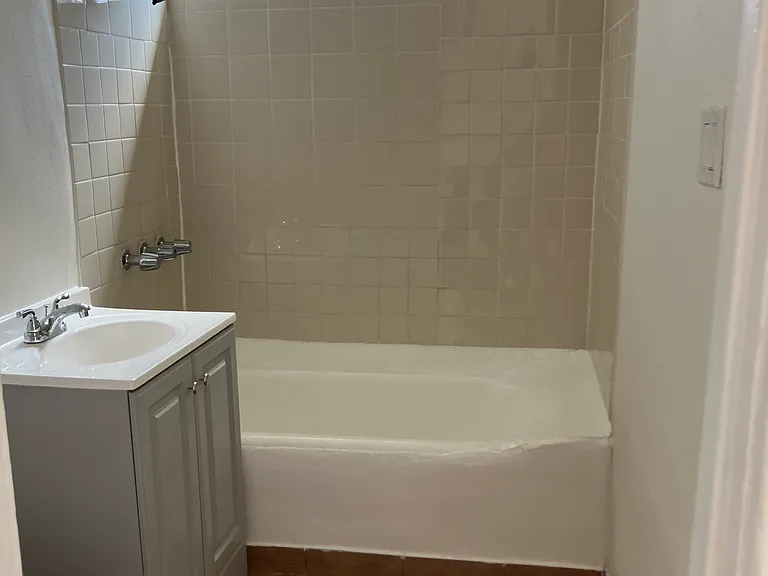 218 Glendale Blvd #3 — Photo 6