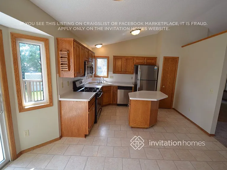 15684 Cumberland Ave W — Photo 5