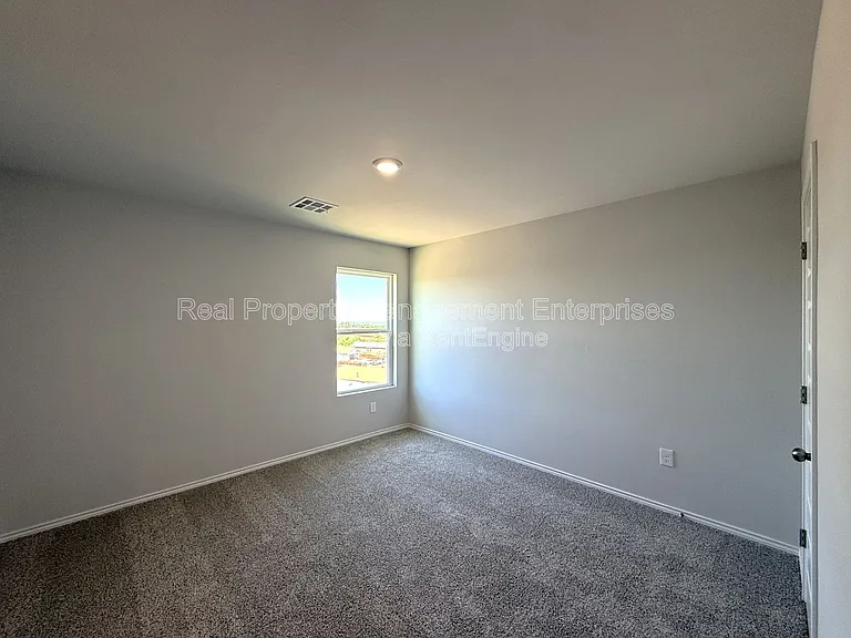 9521 Stallion Dr — Photo 11