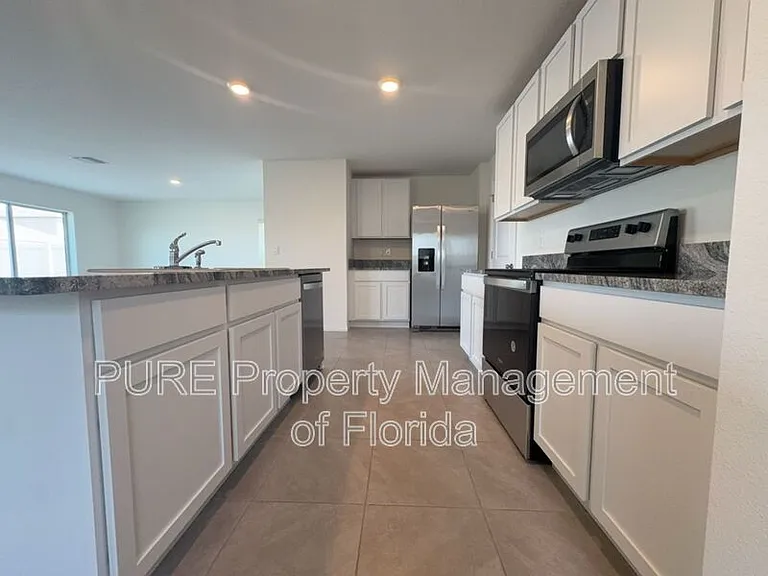 8702 SW 46th Ave — Photo 9