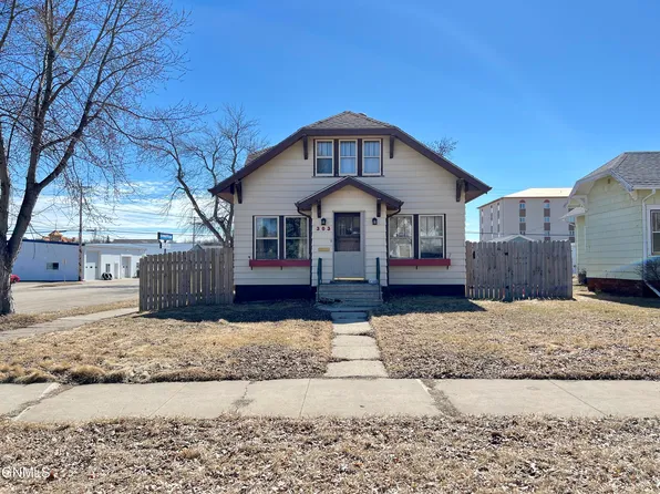 303 3rd St NW, Valley City, ND 58072