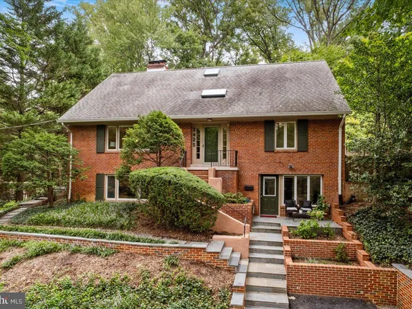 2425 N Taylor St, Arlington, VA 22207