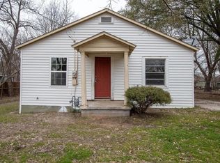 712 W 7th St, Bonham, TX 75418