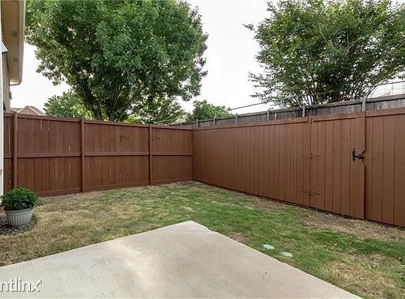 5th image of 9864 Fleetwood Dr