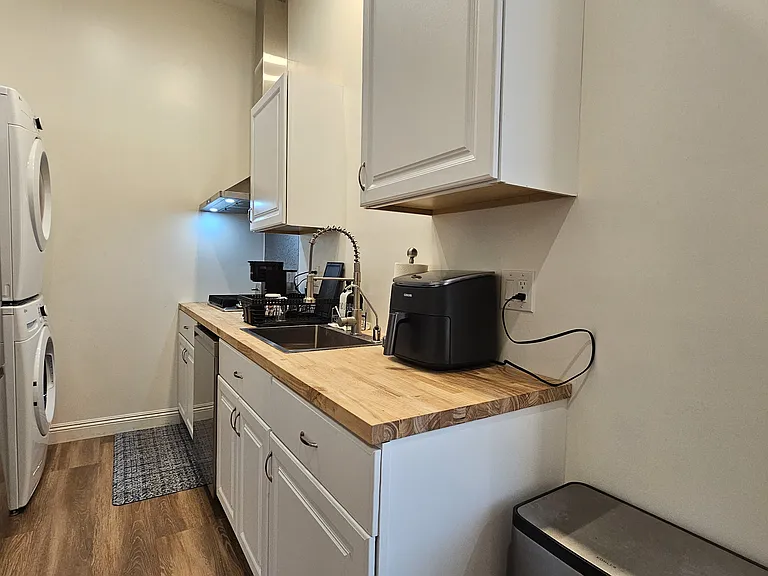 2084 W 24th St — Photo 7