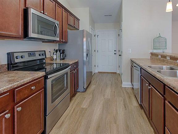 3rd image of 329 Franklin Mdws