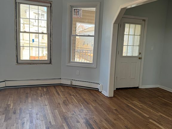 2nd image of 590 Hawthorne Ave #2