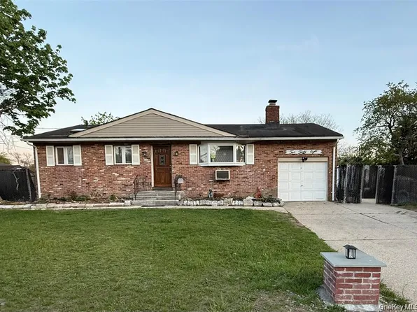 238 Wiley St, Brentwood, NY 11717