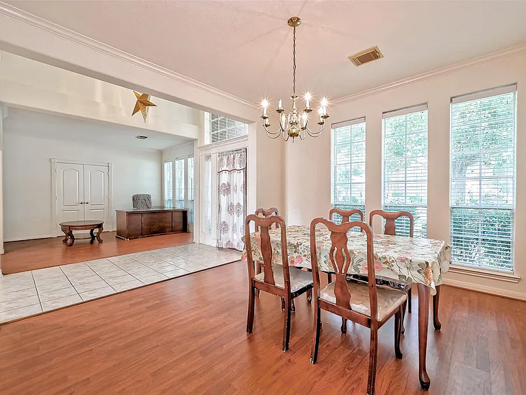 6806 Rhodes Ct — Photo 9