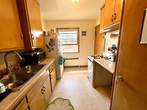 4th image of 4474 N Oakland Ave APT 101