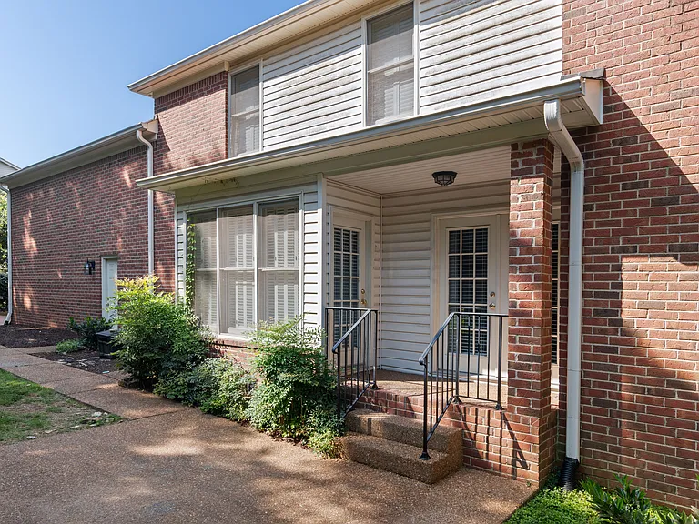 1520 Woodfield Ct — Photo 4