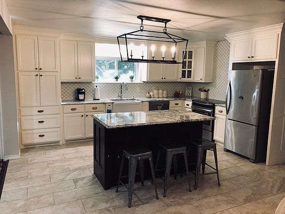 3rd image of 301 W Highland Ave