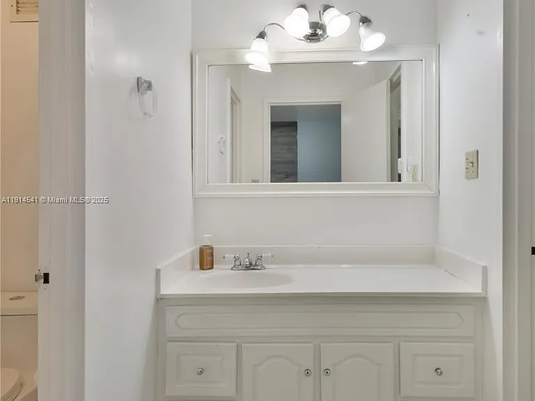 100 Lincoln Rd #607 — Photo 9