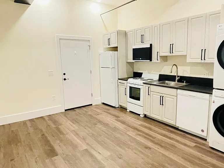 177 Chestnut St #2 — Photo 1