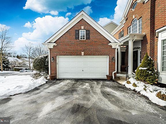 3rd image of 115 Camelot Ln