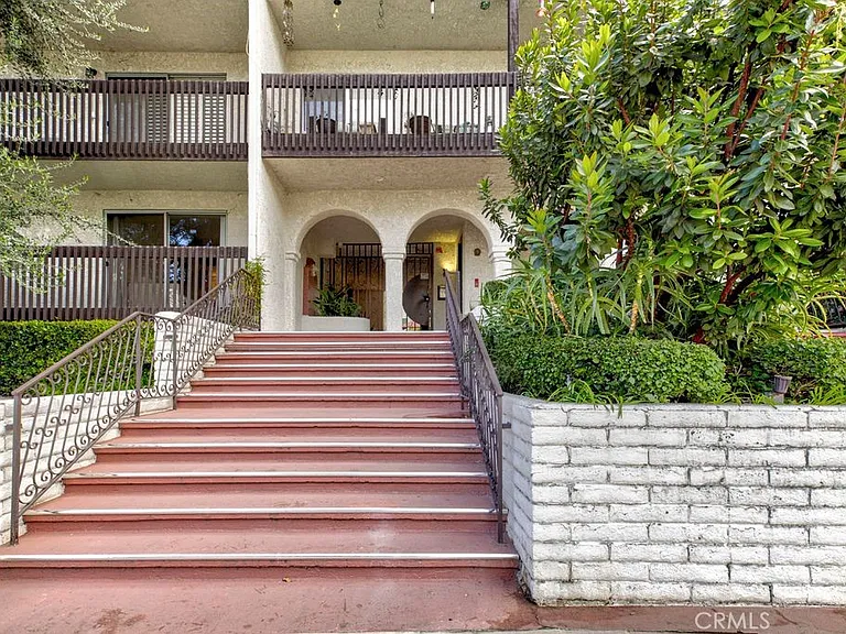 5334 Lindley Ave — Photo 2