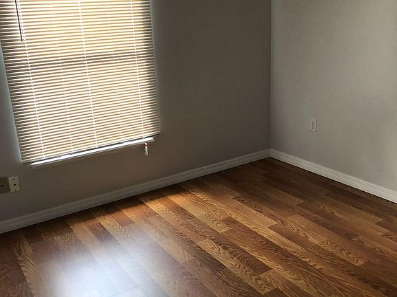 5th image of 2412 Weymouth Ct