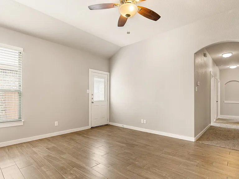 541 Creekside Frst — Photo 4