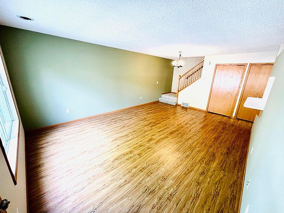 Living Room (angle 1)