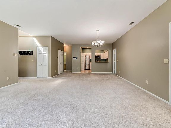 3rd image of 10903 Vauxhall Dr