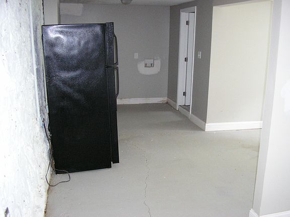 3rd image of 628 Woodford Ave #A