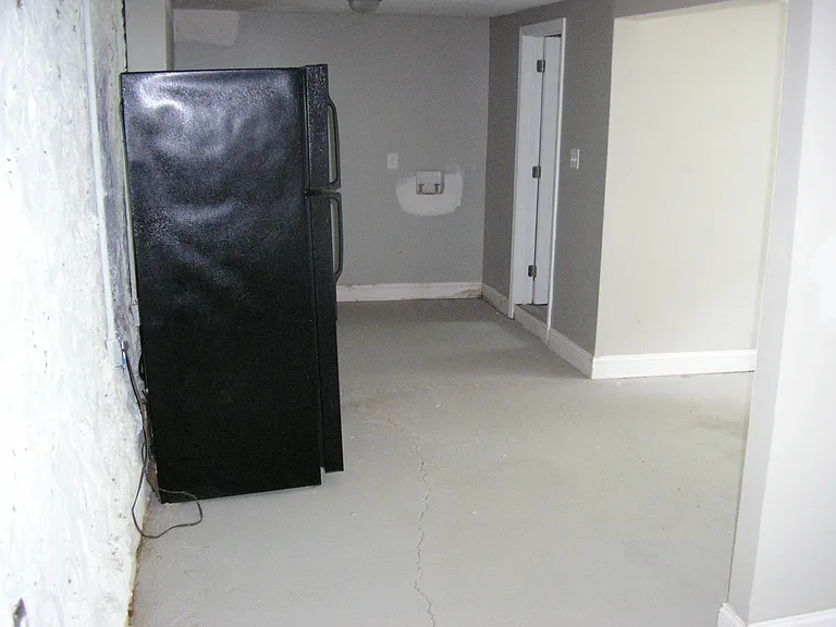 628 Woodford Ave — Photo 3