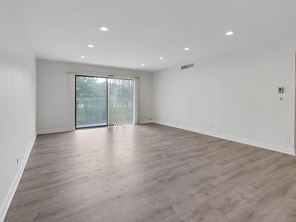 5th image of 840 Wellington Ave