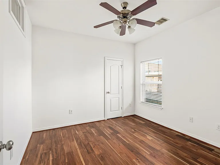 1613 Saulnier St — Photo 15