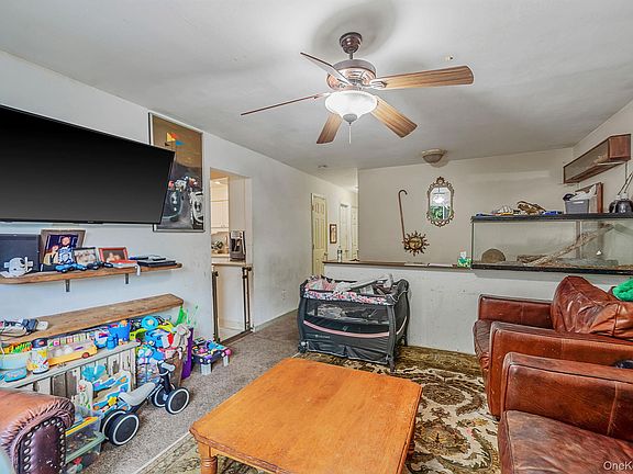 4th image of 35 Franklin Avenue