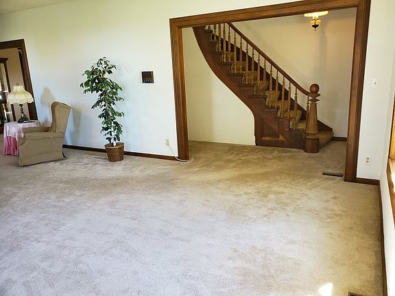 Liv Rm south & staircase