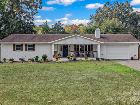 464 Hidden Lake Dr, York, SC 29745