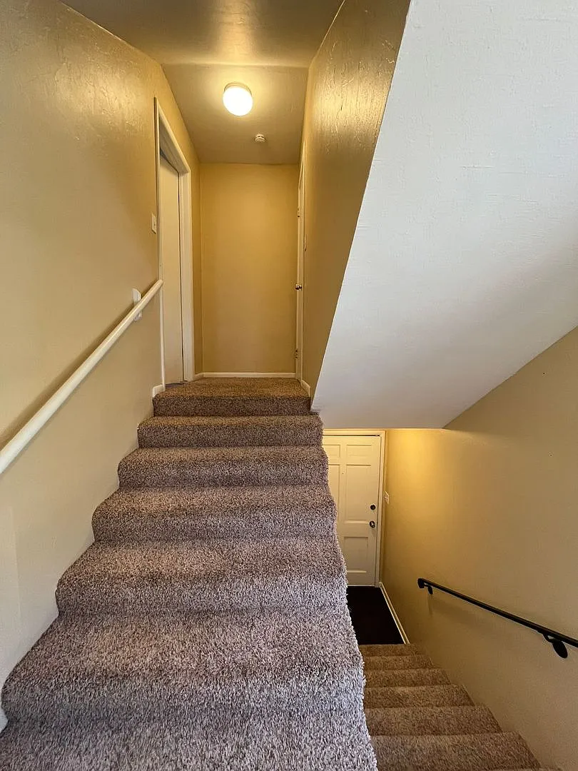 3617 N Drexel — Photo 2