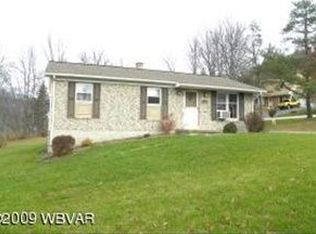 22 Walnut Ln, Jersey Shore, PA 17740