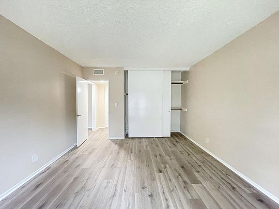 4th image of 366 S Mentor Ave APT 102