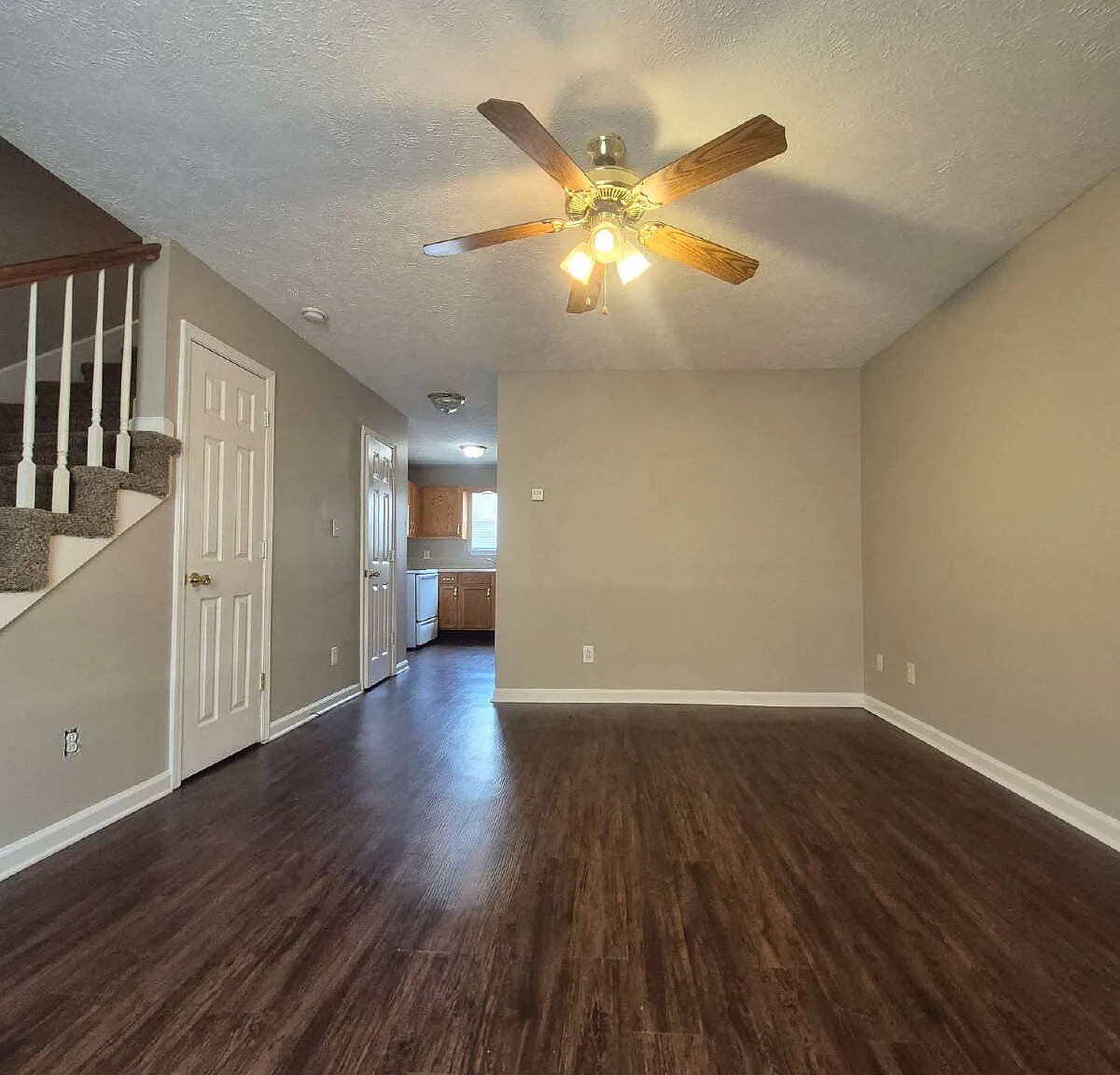 2 bed, 1.5 bath, 1054 sqft, $950 — Photo 4