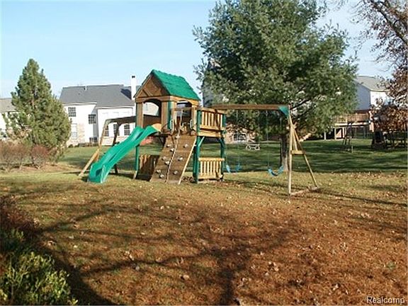2nd image of 500 Lincoln Dr