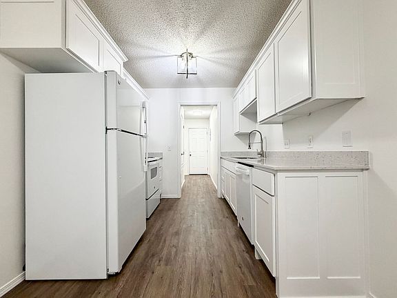 5th image of 5905B Sara St