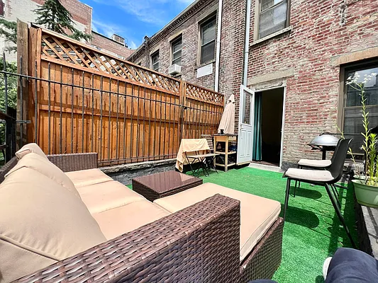 Rented by Compass | media 10