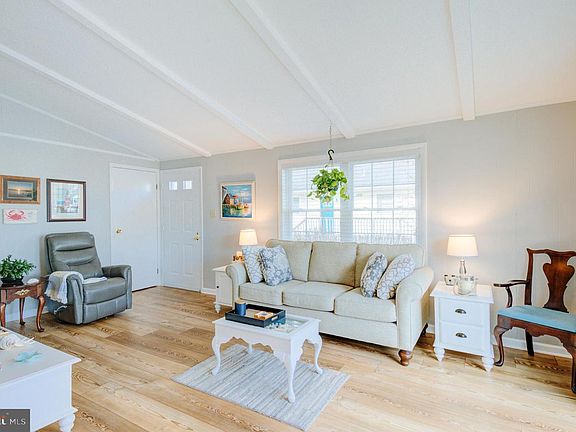 3rd image of 113 Teal Cir