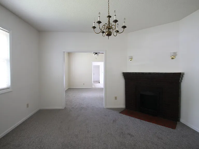 556 Flint St — Photo 7