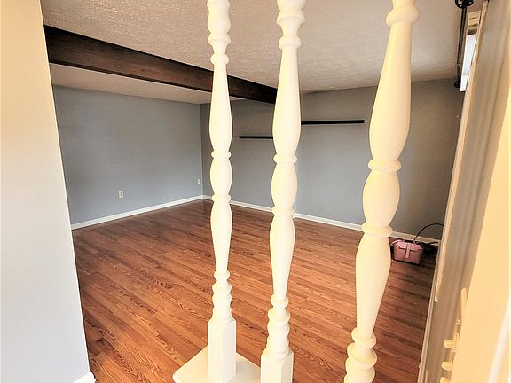 4th image of 930 Lynwood Ct #1