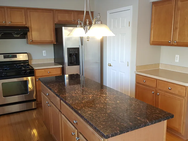 2270 Hickory Point Dr — Photo 6