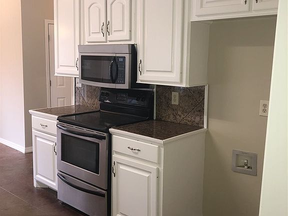 3rd image of 553 Vineland Dr