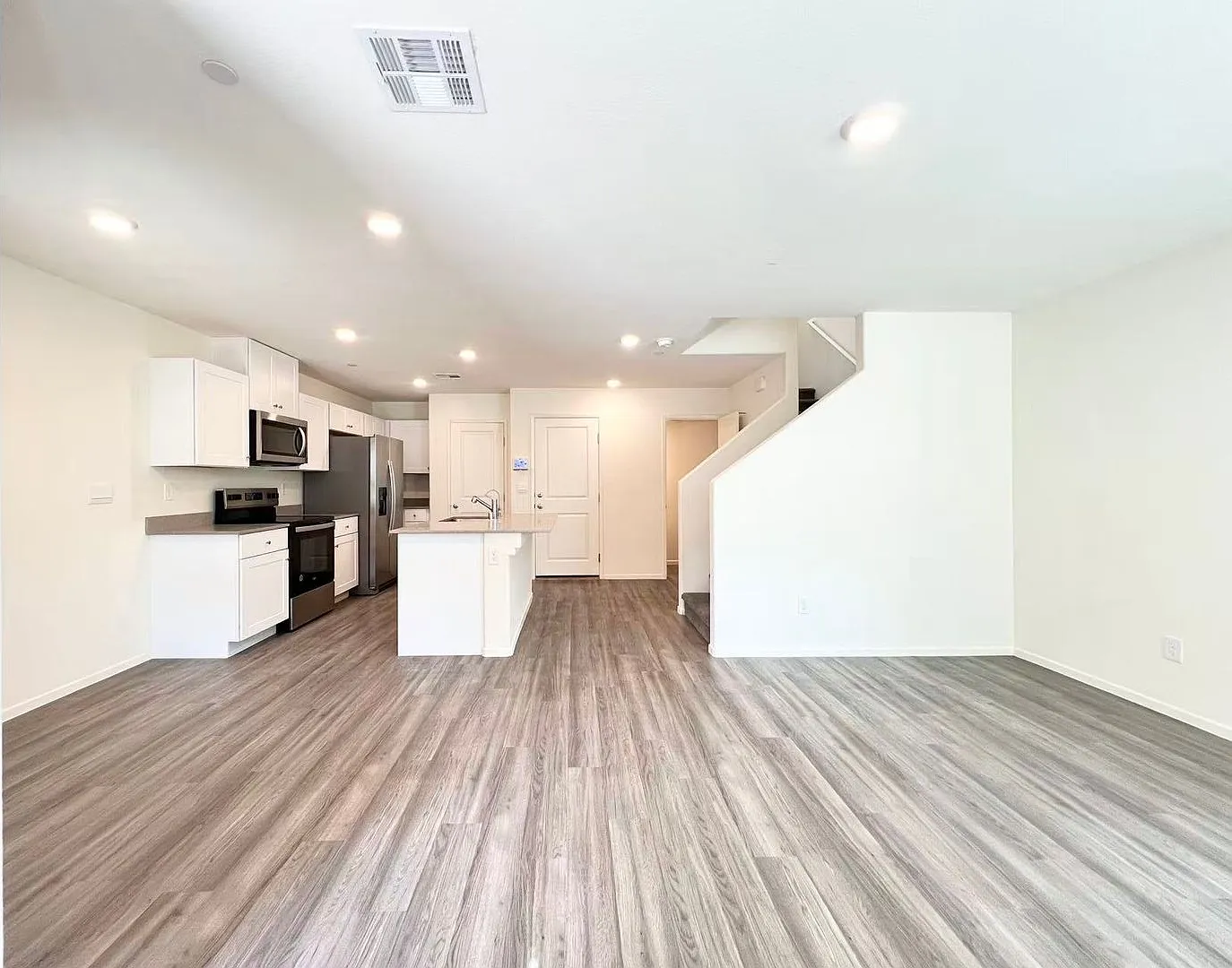 Modern, move-in ready, and built in 2024 — Photo 4