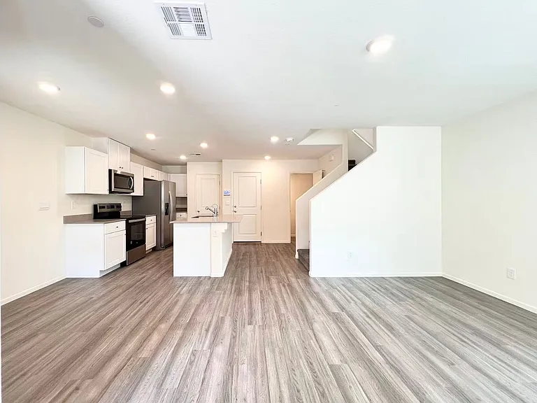 1923 Stanza Vista St — Photo 4