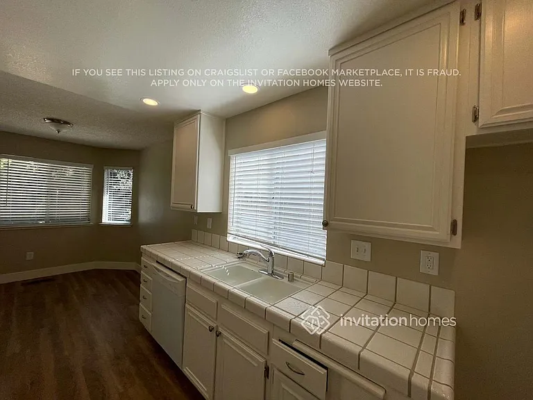 4939 Orinda Way — Photo 6
